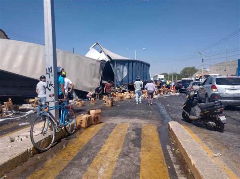 Rapi A En La Carretera A Zacatecas Tras Accidentarse Un Tr Iler Que