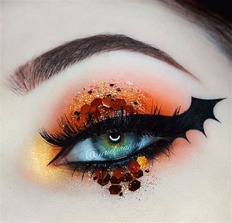 Spooky Halloween Eyeliner Looks To Try In 2023| Halloween Eye Makeup ...