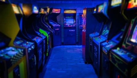 Fog Gaming: Turning Idle Arcades into a Cloud Gaming Service Platform