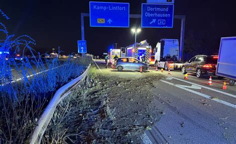 Verletzte Personen Mehrere Unfälle auf der A57 am Sonntagabend