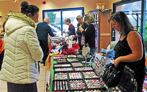 Collines Bleues Belle Affluence Au March De No L Le T L Gramme