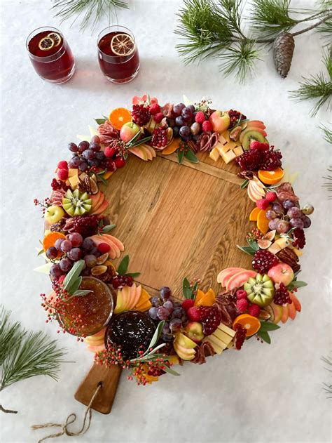 How To Build A Stunning Holiday Cheese Board Wreath Lulus Fashion