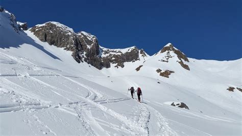 Backcountry skiing | Olympic Mountain Guiding