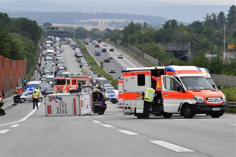 Wiesbadenaktuell Verkehrsunfall Autorennen L St Crash Mit Sechs Autos