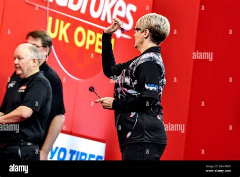 Lisa ashton darts hi-res stock photography and images - Alamy