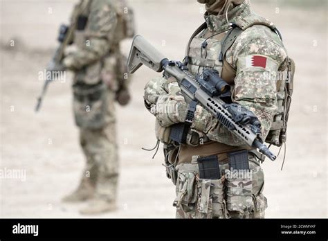 Soldiers with machine gun and flag of Bahrain on military uniform ...