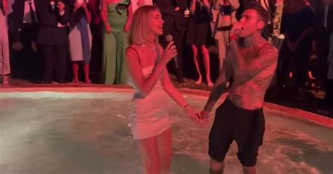 Fedez E Chiara Ferragni Fuori Programma A Un Matrimonio Cantano