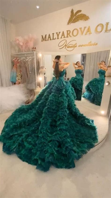 royal green dress 💚 | Princess ball gowns, Prom dresses, Princess dress