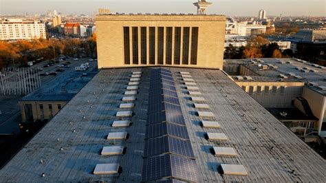 Auf Den Messehallen Größte Solaranlage Berlins Entsteht Entwicklungsstadt Berlin