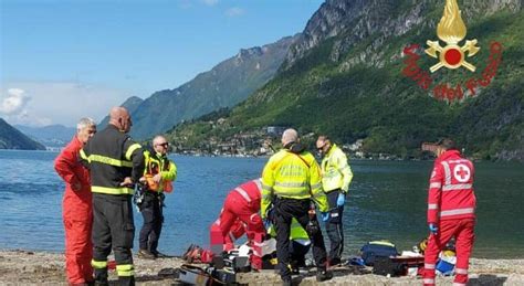 Si Tuffa Nel Torrente Per Salvare Il Cane Finito Nell Acqua Gelida I