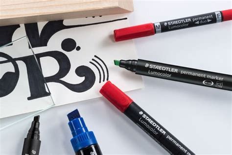 Les marqueurs permanents STAEDTLER pour une écriture durable STAEDTLER