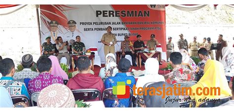 Bupati Blitar Bagikan 549 Sertifikat Hasil Program PTSL Teras Jatim