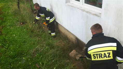 POWIAT SANOCKI Zalane piwnice i podwórka Powalone drzewa FOTO