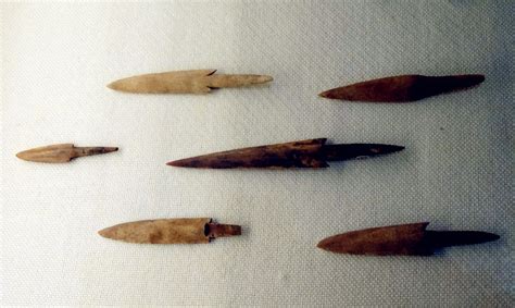 File:Bone Arrowheads, Jiahu site.jpg - Wikimedia Commons