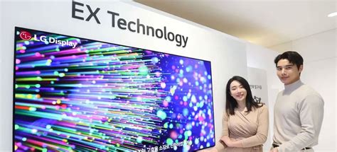 속보 LG OLED 화면 밝기 20 더 높이고 스마트 TV 에너지 소비 줄였다 삼성 QD OLED 모델과 경쟁 외