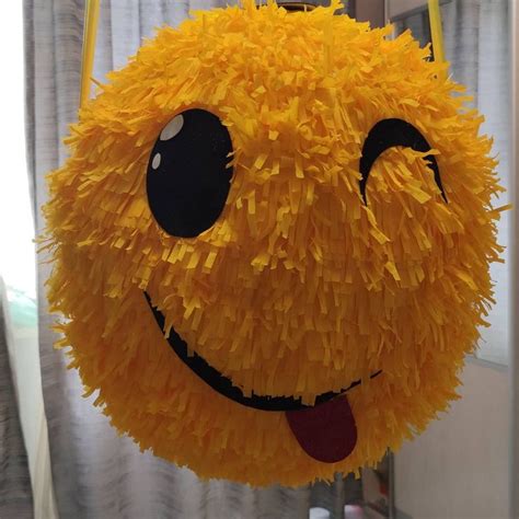 Пиньята смайл | Halloween wreath, Pinata, Pluto the dog