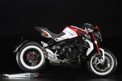 2015 MV Agusta Brutale Dragster 800 RR The 140 HP Naked Beauty