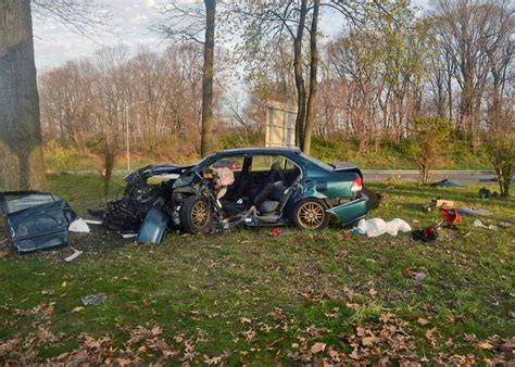 Man 22 Dies After Crashing Car Into Tree On Grand Central Parkway In