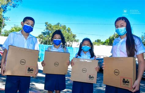 Entrega De Computadoras A Estudiantes De Escuelas P Blicas Por Parte