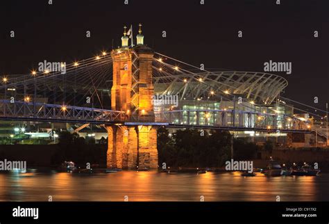 Bridge at night connecting Cincinnati with Kentucky Stock Photo - Alamy