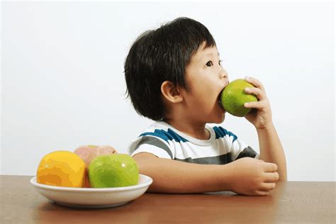 bolehkah  buah hati makan buah beserta kulitnya dancow parenting