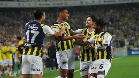 Kadıköy de dört dörtlük gece Fenerbahçe yeniden zirvede Tüm Spor