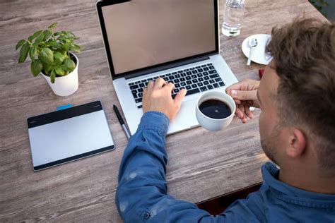 picture laptop computer programmer man internet technology