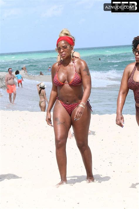 Mary J Blige Sexy Seen Showing Off Her Curves In A Bikini At The Beach In Miami AZNude