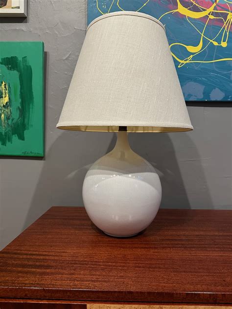 Vintage Ceramic Table Lamp in White w/matching finial | Circa