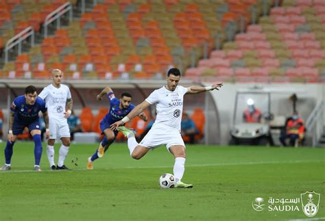 تقييم لاعبي الأهلي والهلال عقب التعادل في قمة مباريات الدوري السعودي