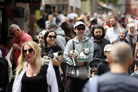 Veliki Broj Turista I Danas U Sarajevu Kinezi Slovenci I Nijemci