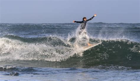 Mossel Bay Afrique Du Sud Surfer Sur Les Vagues Onde De Surf Ciel De