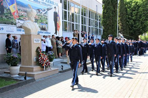 A Fost Dezvelit Bustul Domnitorului Mihai Viteazul La Colegiul Militar