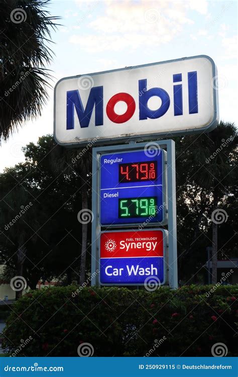 Mobil Gas Station Sign in Florida. Editorial Image - Image of morning ...