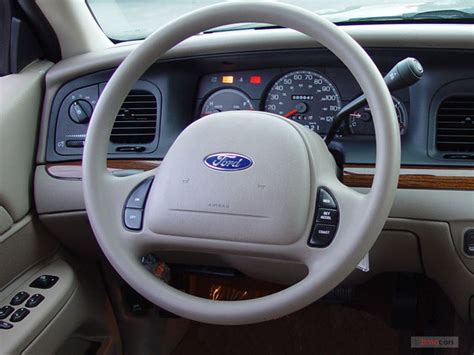 2007 Ford Crown Victoria Interior | U.S. News & World Report