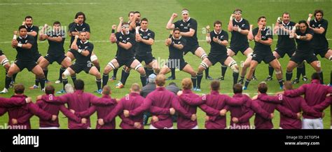 THE ALL BLACKS PERFORM THE HAKA ENGLAND v NEW ZEALAND QBE INTERNATIONAL ...