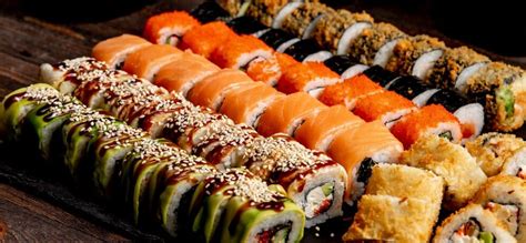 Black Special Hot Suchi With Salad Serving Eatalia