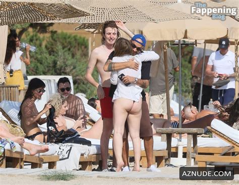 Victoria De Angelis Rocks A Nude Day At The Beach In Ibiza AZNude