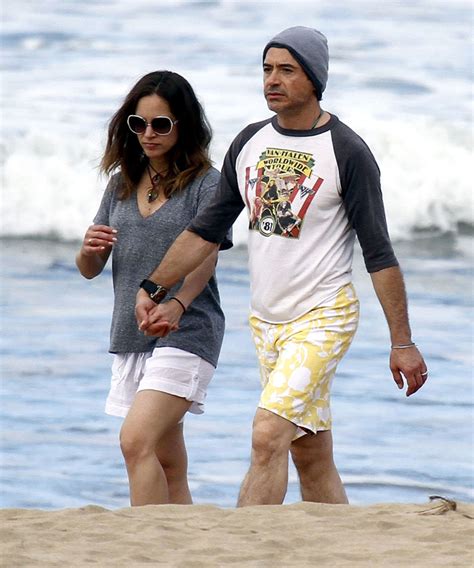 Robert Downey Jr His Gorgeous Pregnant Wife Take Stroll On The Beach