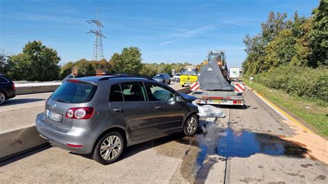 A Unfall Bei Hockenheim Autobahn In Richtung Mannheim Wieder Frei