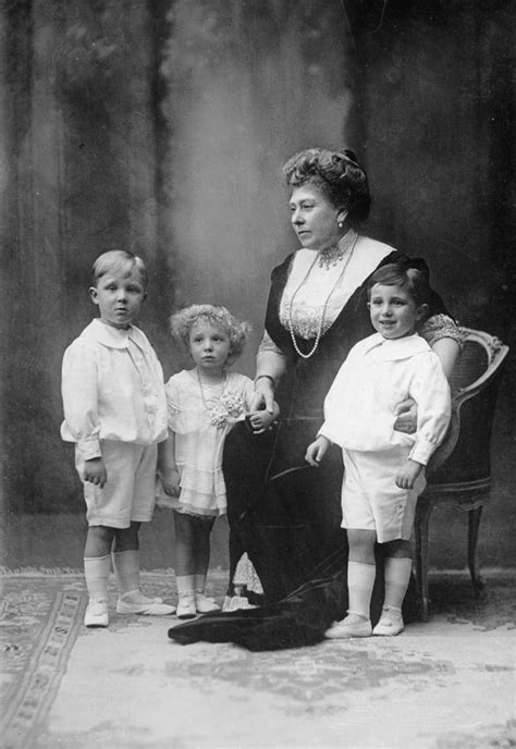 Princess Beatrice and her daughter Ena's children | Grand Ladies | gogm