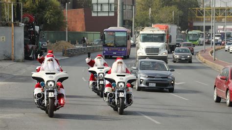 Tránsitos De Monterrey Se Visten De Santa Claus Para Recorrer Las