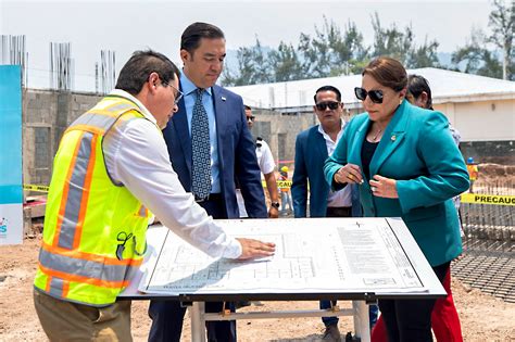 Presidenta Castro Supervisa Construcci N De B Nker Oncol Gico En