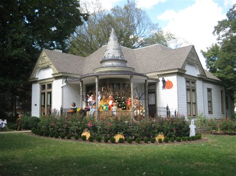 Historic Homes in Franklin TN Dressed in Their Hallowee