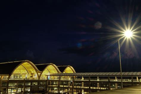 Undulating Airport Rides Wave Of Timber Construction