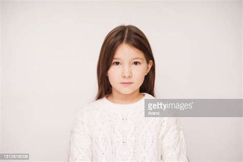 Girls White Sweaters Photos Et Images De Collection Getty Images