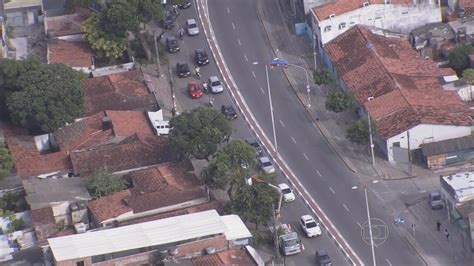 Poda De Rvores Deixa Tr Nsito Lento Na Avenida Norte No Bairro De