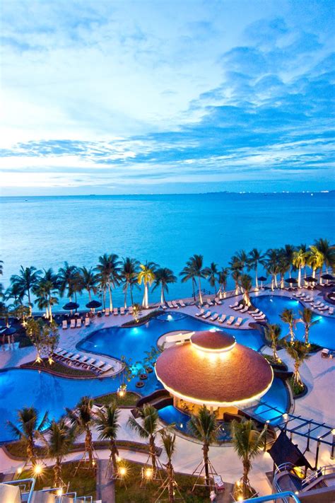 Royal Wing Pool Royal Cliff Hotels Group Pattaya Thailand Beach