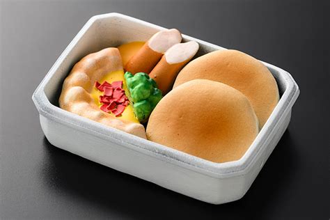 Anaの機内食、カプセルトイに ハンバーグやドリアなど10種、通販200万食突破記念