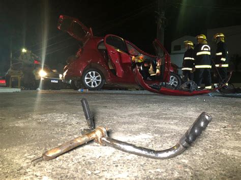 Ciclista Escapa Da Morte Ap S Ficar Embaixo De Carro Capotado Em Joinville